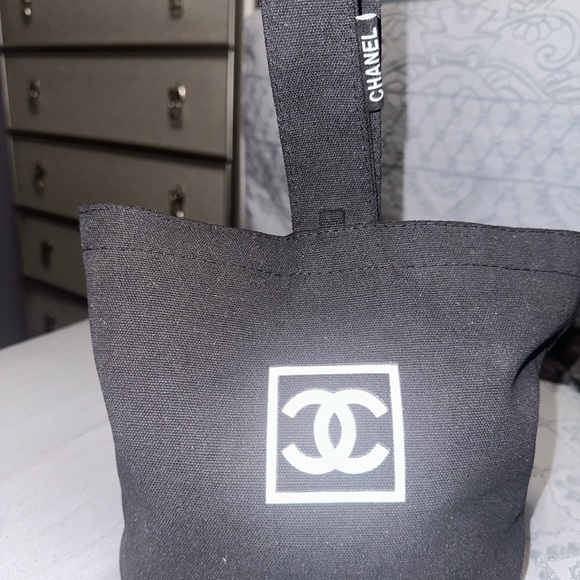 Bags and Ribbon - Picture 3 of 14